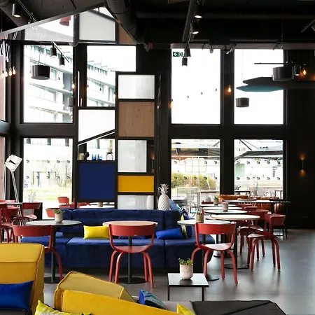 Aloft Etoile Hotel