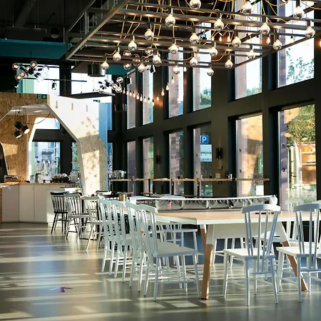 Aloft Etoile Hotel