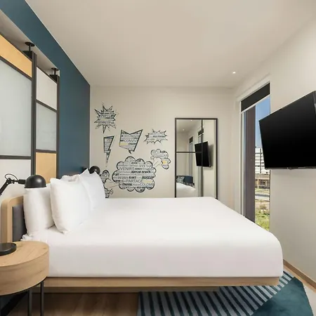 Hotel Aloft Centre 4*