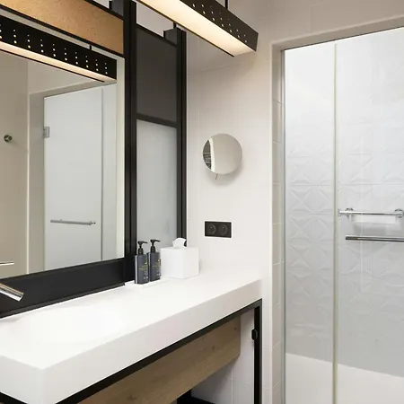 Hotel Aloft Centre 4*