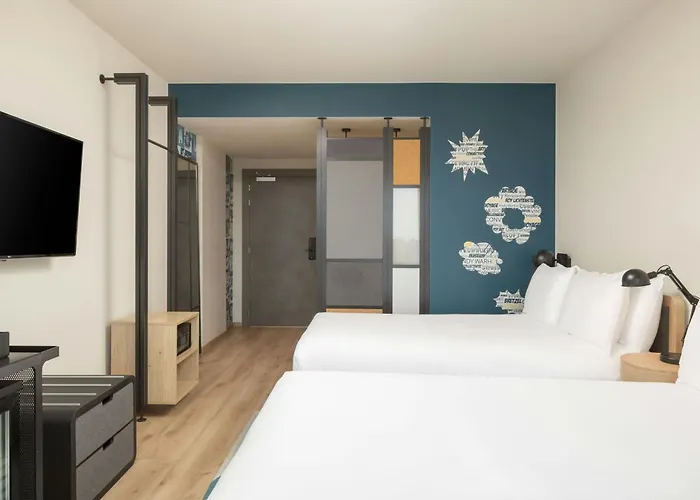 Aloft Centre מלון 4*