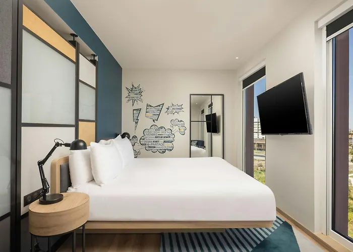 מלון Aloft Centre 4*