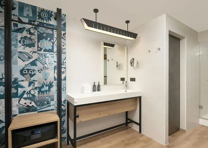 Aloft Centre מלון 4*