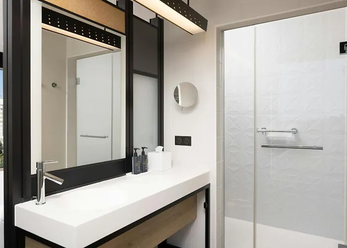 מלון Aloft Centre 4*