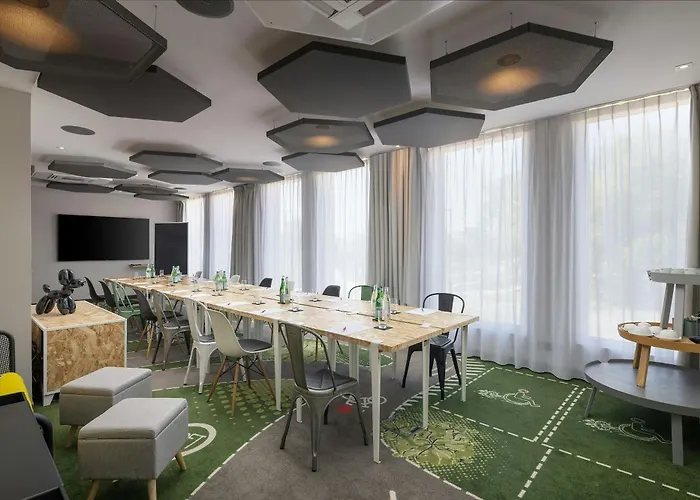 Aloft Centre מלון