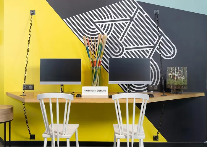 מלון Aloft Centre