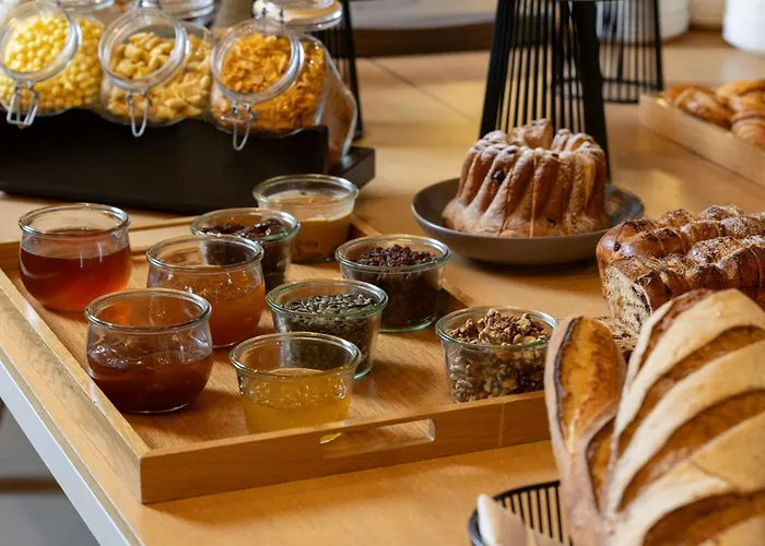 מלון Aloft Centre 4*