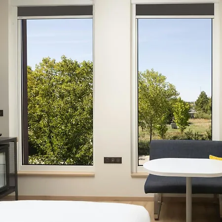 Aloft Centre Hotel 4*