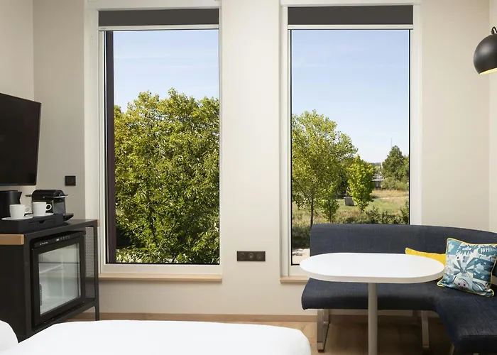 Aloft Centre Hotel 4*